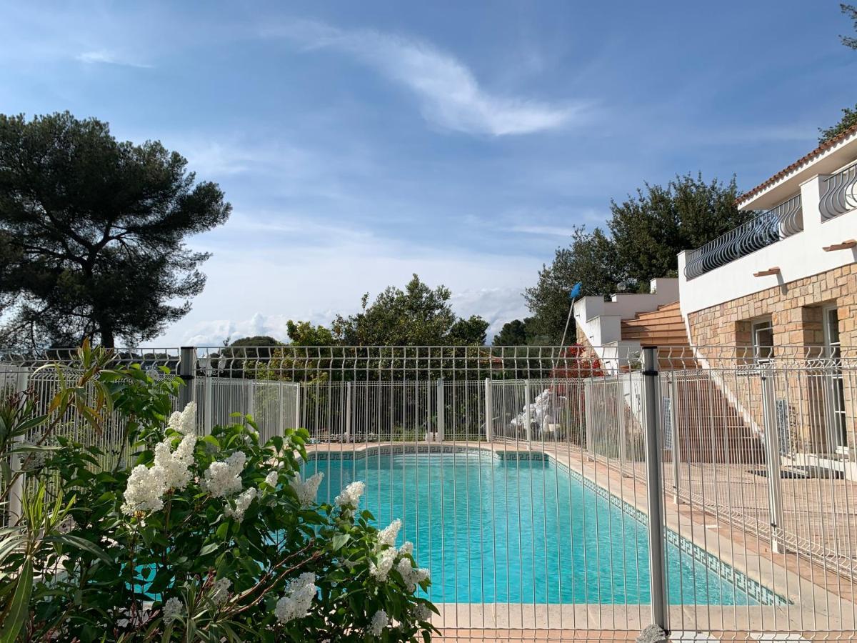 Brise Des Pins Hotel Ле Кане Екстериор снимка